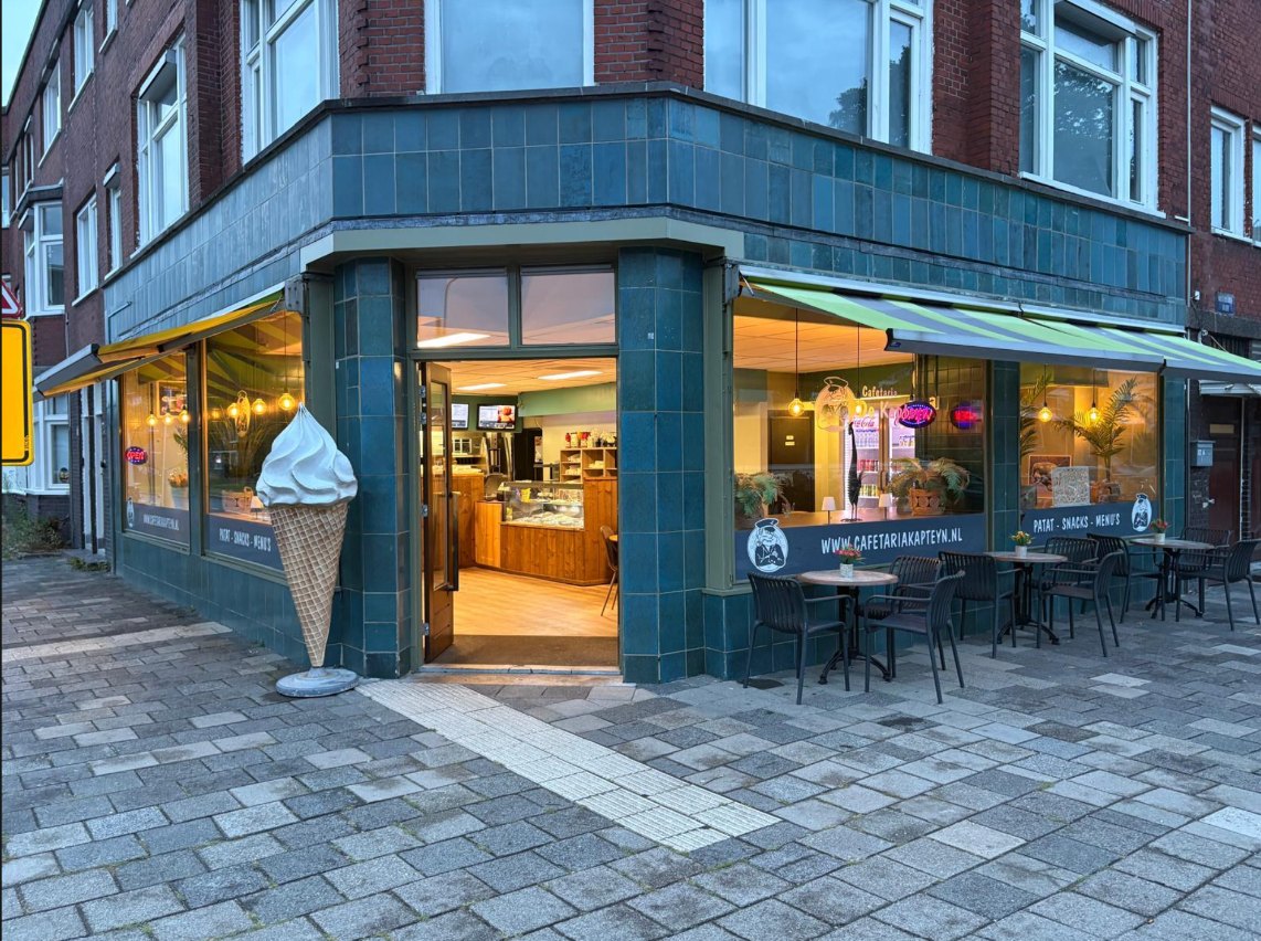 De hoek van Cafetaria de Kapteyn aan de J.C. Kapteynlaan